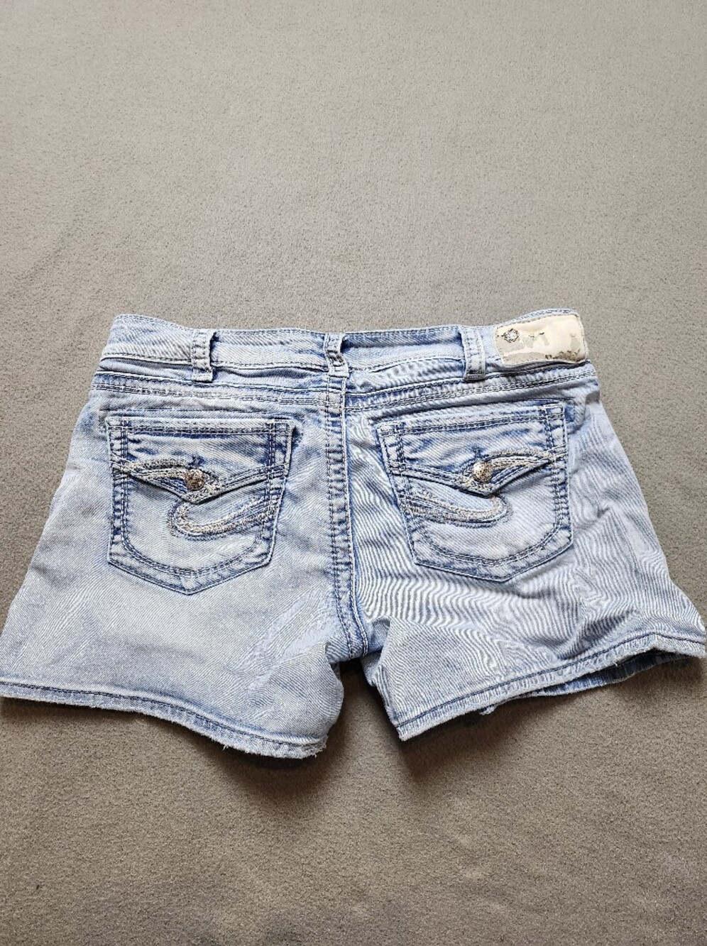 Silver Jeans Co. Tuesday Light Wash Distressed Denim Shorts Sz 31